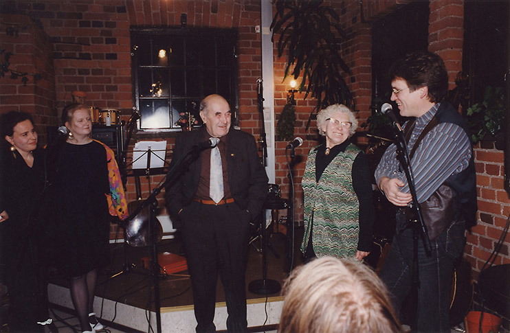 Kuvassa mm. Marianna Laiho, Sanna Kivim&auml;ki, Onni Niemi ja Ilkka Hakala