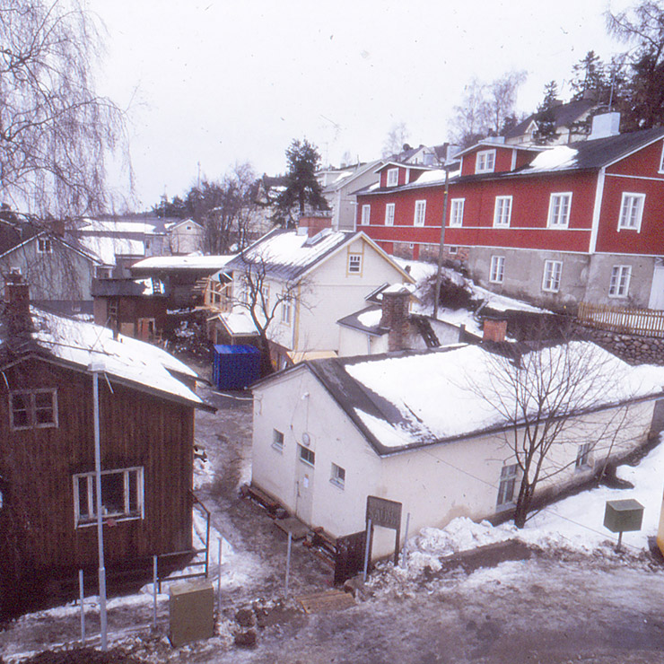 Saunaa sis&auml;lt&auml; ja ulkoa